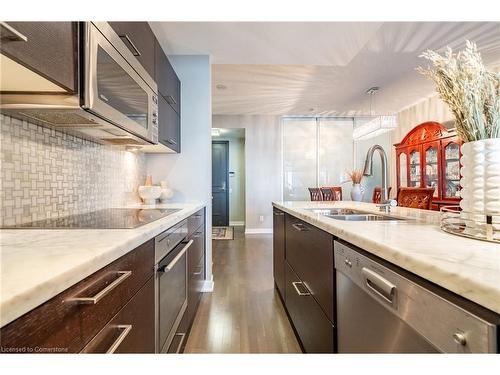 2206-90 Park Lawn Road, Etobicoke, ON - Indoor Photo Showing Kitchen With Double Sink With Upgraded Kitchen