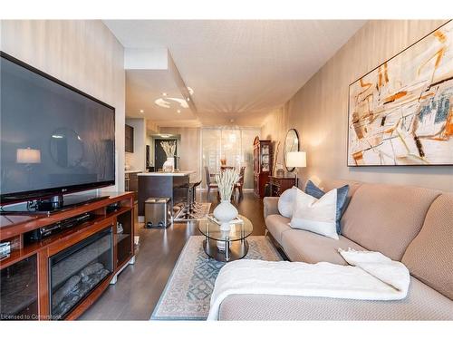 2206-90 Park Lawn Road, Etobicoke, ON - Indoor Photo Showing Living Room