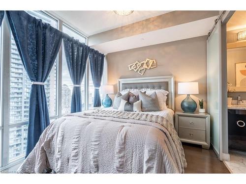 2206-90 Park Lawn Road, Etobicoke, ON - Indoor Photo Showing Bedroom