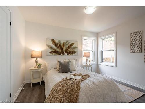 85 Walter Avenue N, Hamilton, ON - Indoor Photo Showing Bedroom