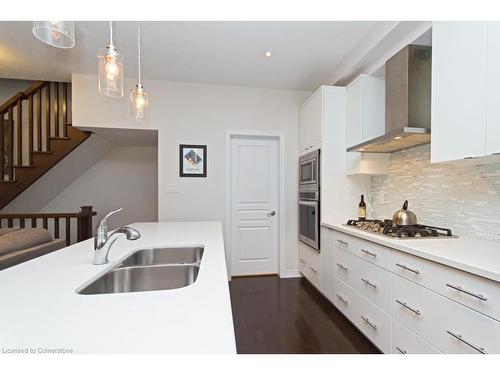 55-2086 Ghent Avenue, Burlington, ON - Indoor Photo Showing Kitchen With Double Sink With Upgraded Kitchen