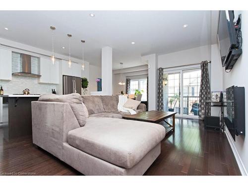 55-2086 Ghent Avenue, Burlington, ON - Indoor Photo Showing Living Room