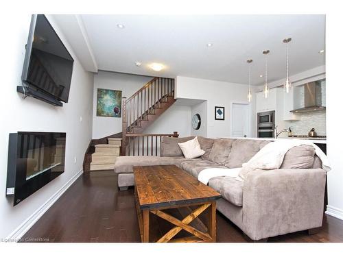 55-2086 Ghent Avenue, Burlington, ON - Indoor Photo Showing Living Room With Fireplace