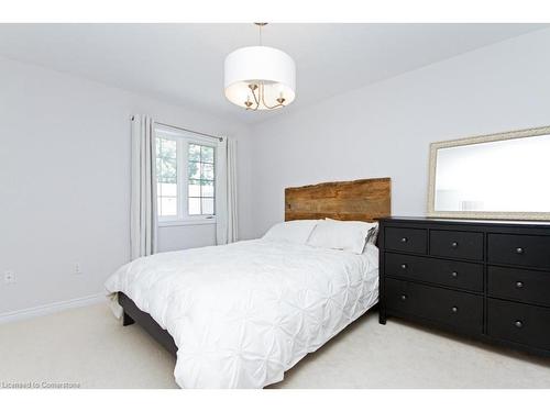 55-2086 Ghent Avenue, Burlington, ON - Indoor Photo Showing Bedroom