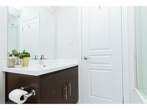 55-2086 Ghent Avenue, Burlington, ON - Indoor Photo Showing Bathroom