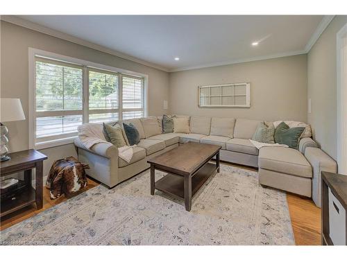 66 Park Avenue E, Burlington, ON - Indoor Photo Showing Living Room