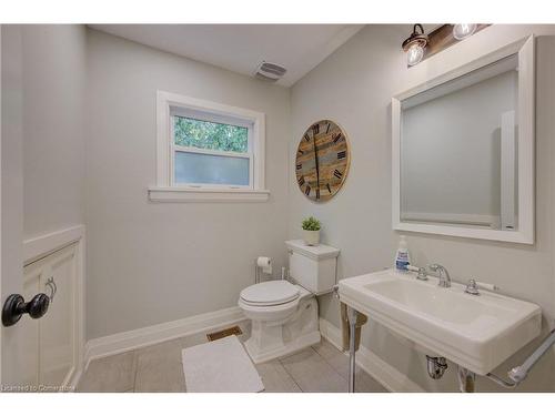 66 Park Avenue E, Burlington, ON - Indoor Photo Showing Bathroom