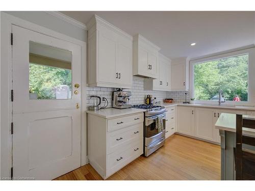 66 Park Avenue E, Burlington, ON - Indoor Photo Showing Kitchen