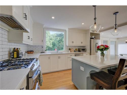 66 Park Avenue E, Burlington, ON - Indoor Photo Showing Kitchen With Upgraded Kitchen