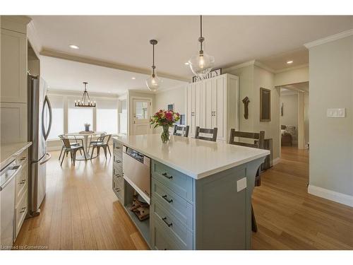 66 Park Avenue E, Burlington, ON - Indoor Photo Showing Kitchen With Upgraded Kitchen