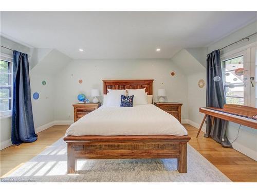 66 Park Avenue E, Burlington, ON - Indoor Photo Showing Bedroom