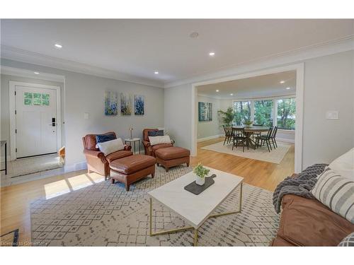 66 Park Avenue E, Burlington, ON - Indoor Photo Showing Living Room