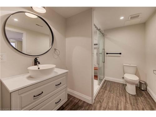 66 Park Avenue E, Burlington, ON - Indoor Photo Showing Bathroom