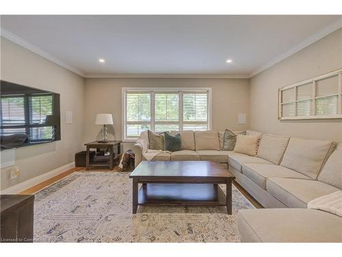 66 Park Avenue E, Burlington, ON - Indoor Photo Showing Living Room