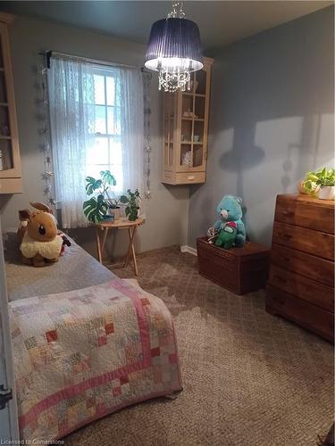 111 Stroud Road, Hamilton, ON - Indoor Photo Showing Bedroom