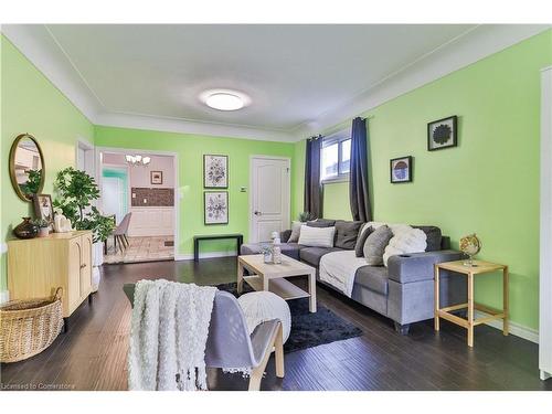 419 Upper Sherman Avenue, Hamilton, ON - Indoor Photo Showing Living Room