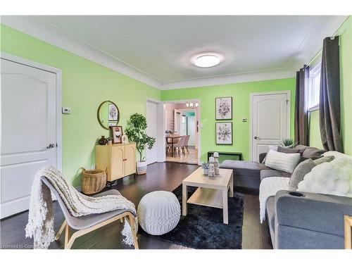 419 Upper Sherman Avenue, Hamilton, ON - Indoor Photo Showing Living Room