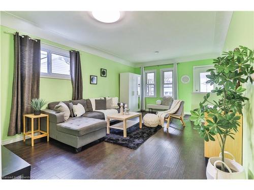 419 Upper Sherman Avenue, Hamilton, ON - Indoor Photo Showing Living Room