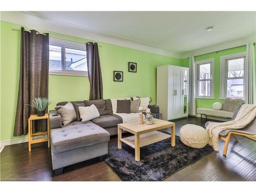 419 Upper Sherman Avenue, Hamilton, ON - Indoor Photo Showing Living Room