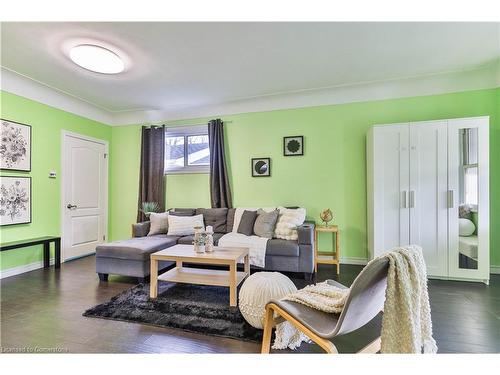 419 Upper Sherman Avenue, Hamilton, ON - Indoor Photo Showing Living Room