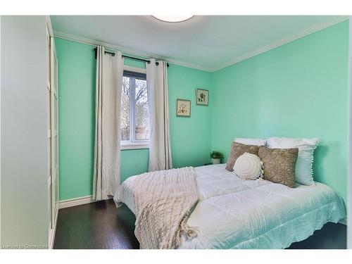 419 Upper Sherman Avenue, Hamilton, ON - Indoor Photo Showing Bedroom