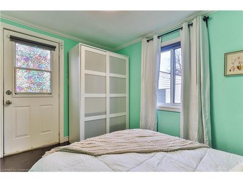 419 Upper Sherman Avenue, Hamilton, ON - Indoor Photo Showing Bedroom