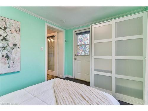 419 Upper Sherman Avenue, Hamilton, ON - Indoor Photo Showing Bedroom