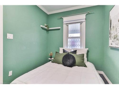 419 Upper Sherman Avenue, Hamilton, ON - Indoor Photo Showing Bedroom