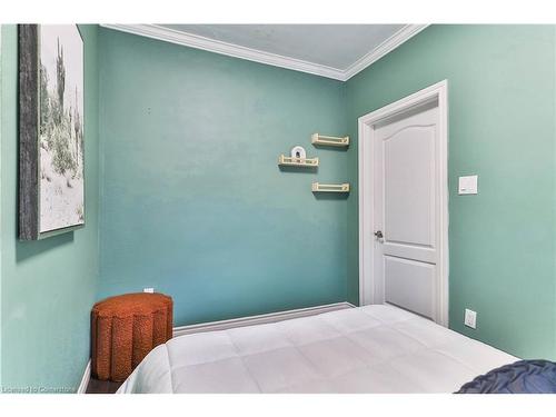 419 Upper Sherman Avenue, Hamilton, ON - Indoor Photo Showing Bedroom