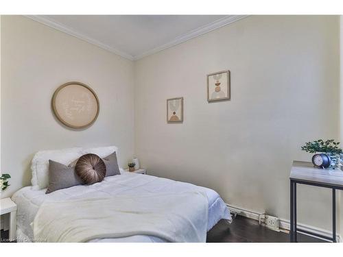 419 Upper Sherman Avenue, Hamilton, ON - Indoor Photo Showing Bedroom