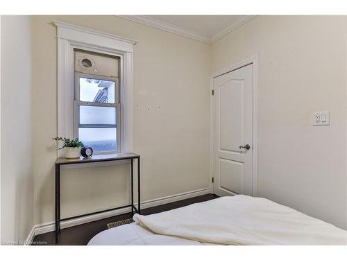 419 Upper Sherman Avenue, Hamilton, ON - Indoor Photo Showing Bedroom