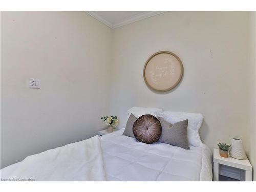 419 Upper Sherman Avenue, Hamilton, ON - Indoor Photo Showing Bedroom