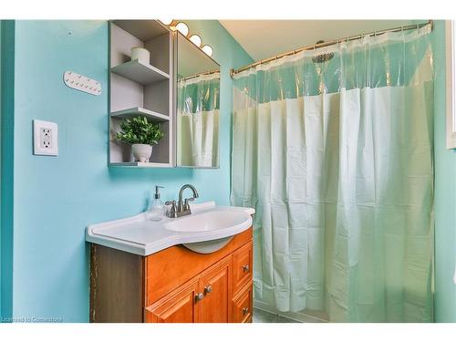 419 Upper Sherman Avenue, Hamilton, ON - Indoor Photo Showing Bathroom