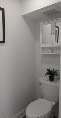 590 Woodward Avenue, Hamilton, ON - Indoor Photo Showing Bathroom