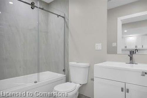 63 1/2 R Fullerton Avenue, Hamilton, ON - Indoor Photo Showing Bathroom