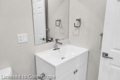 63 1/2 R Fullerton Avenue, Hamilton, ON - Indoor Photo Showing Bathroom