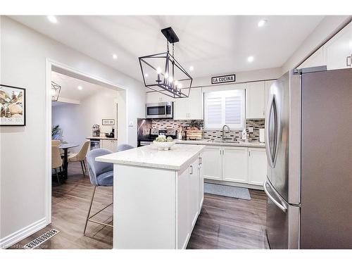 51 Branthaven Drive, Hamilton, ON - Indoor Photo Showing Kitchen With Upgraded Kitchen