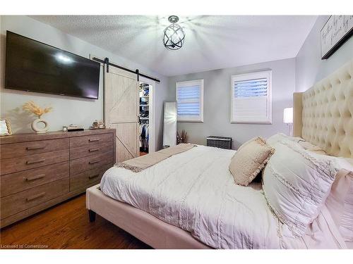 51 Branthaven Drive, Hamilton, ON - Indoor Photo Showing Bedroom