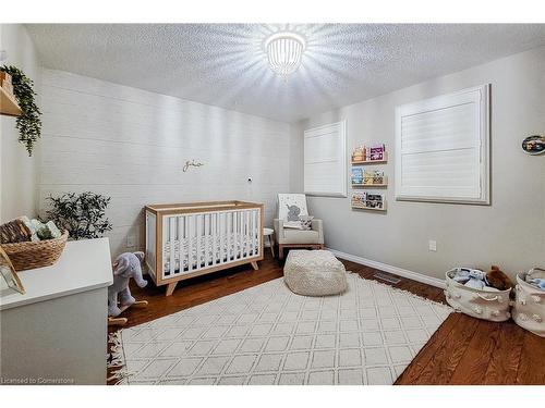 51 Branthaven Drive, Hamilton, ON - Indoor Photo Showing Bedroom