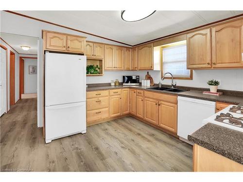 220-3033 Townline Road, Stevensville, ON - Indoor Photo Showing Kitchen With Double Sink