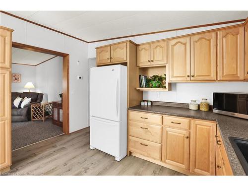 220-3033 Townline Road, Stevensville, ON - Indoor Photo Showing Kitchen