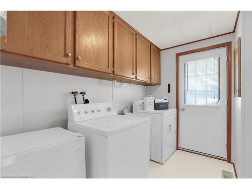 220-3033 Townline Road, Stevensville, ON - Indoor Photo Showing Laundry Room