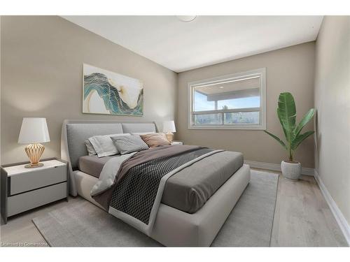 2009 Brampton Street, Hamilton, ON - Indoor Photo Showing Bedroom