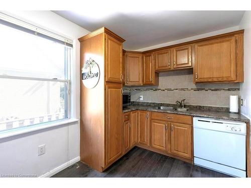 52 Martha Street, Hamilton, ON - Indoor Photo Showing Kitchen