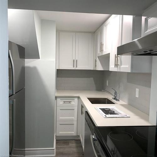 2-337 East 15Th Street, Hamilton, ON - Indoor Photo Showing Kitchen