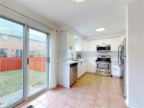 5109 Falconcrest Drive, Burlington, ON - Indoor Photo Showing Kitchen