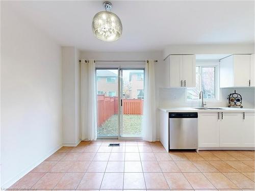 5109 Falconcrest Drive, Burlington, ON - Indoor Photo Showing Kitchen