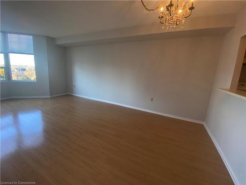 610-1270 Maple Crossing Boulevard, Burlington, ON - Indoor Photo Showing Other Room