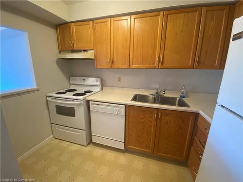 610-1270 Maple Crossing Boulevard, Burlington, ON - Indoor Photo Showing Kitchen