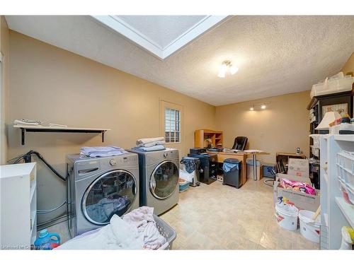 556 Rexway Court, Burlington, ON - Indoor Photo Showing Laundry Room